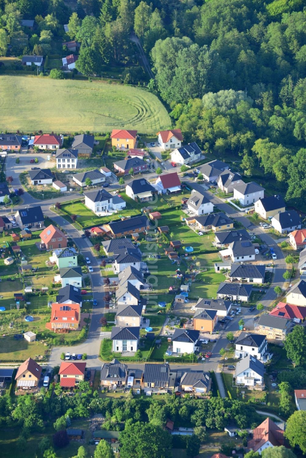 Luftbild Mühlenbeck - Wohngebiet einer Einfamilienhaus- Siedlung in Mühlenbeck im Bundesland Brandenburg