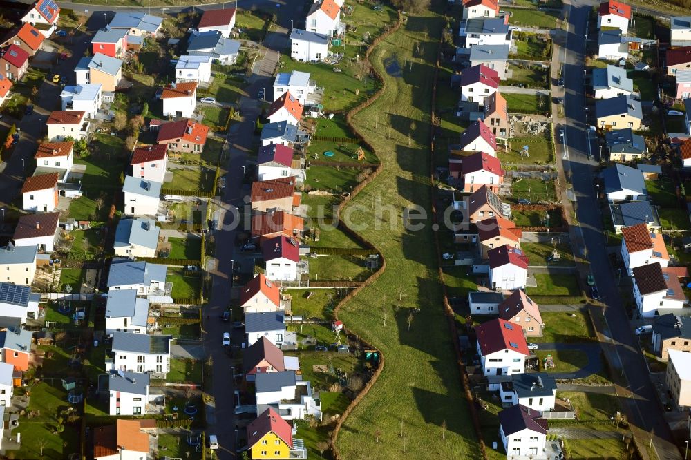 Luftbild Schwerin - Wohngebiet einer Einfamilienhaus- Siedlung Mühlenscharrn - Rebhunweg in Schwerin im Bundesland Mecklenburg-Vorpommern, Deutschland