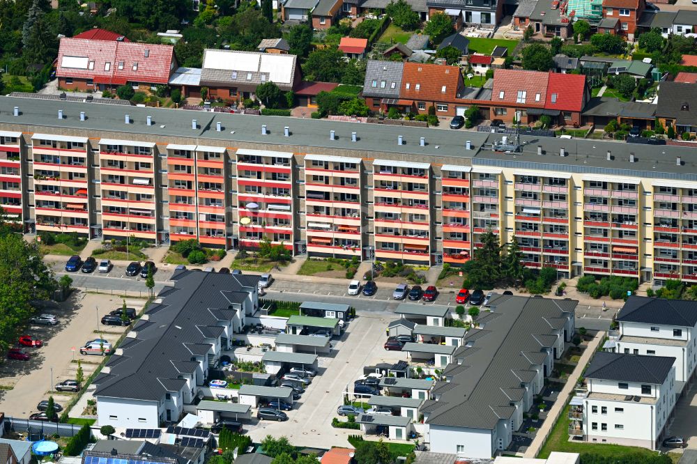 Luftaufnahme Neubrandenburg - Wohngebiet einer Einfamilienhaus- Siedlung in Neubrandenburg im Bundesland Mecklenburg-Vorpommern, Deutschland