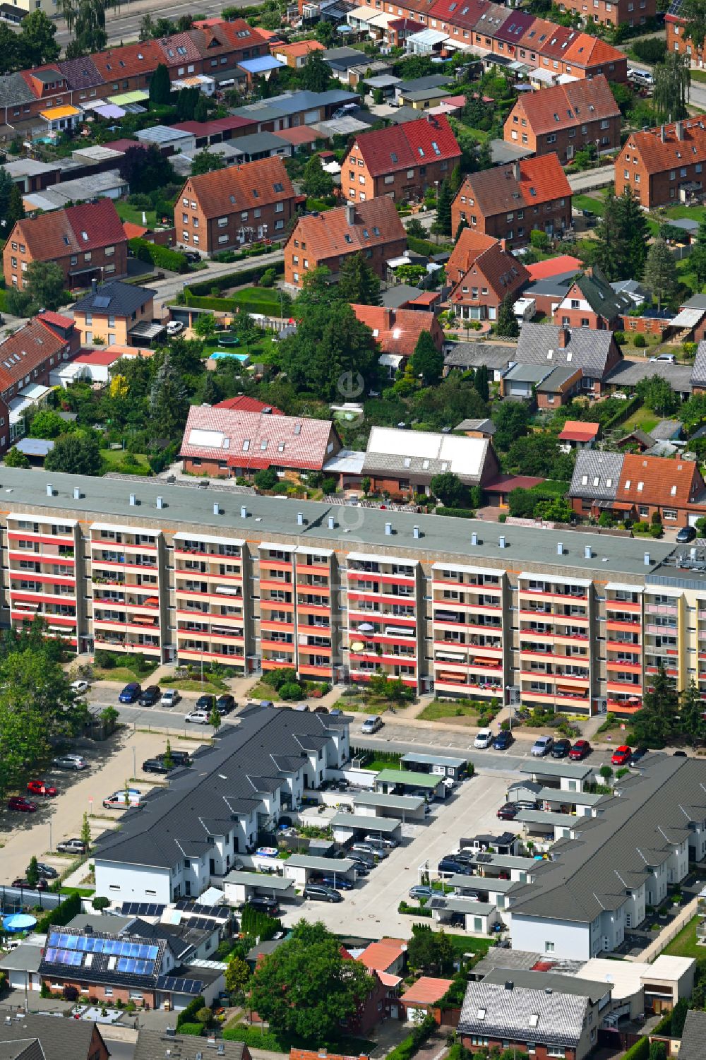 Neubrandenburg von oben - Wohngebiet einer Einfamilienhaus- Siedlung in Neubrandenburg im Bundesland Mecklenburg-Vorpommern, Deutschland