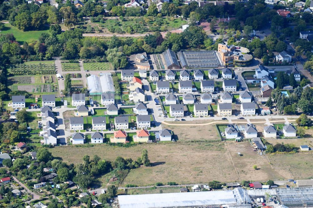 Berlin von oben - Wohngebiet einer Einfamilienhaus- Siedlung An der Neumark im Ortsteil Britz in Berlin, Deutschland