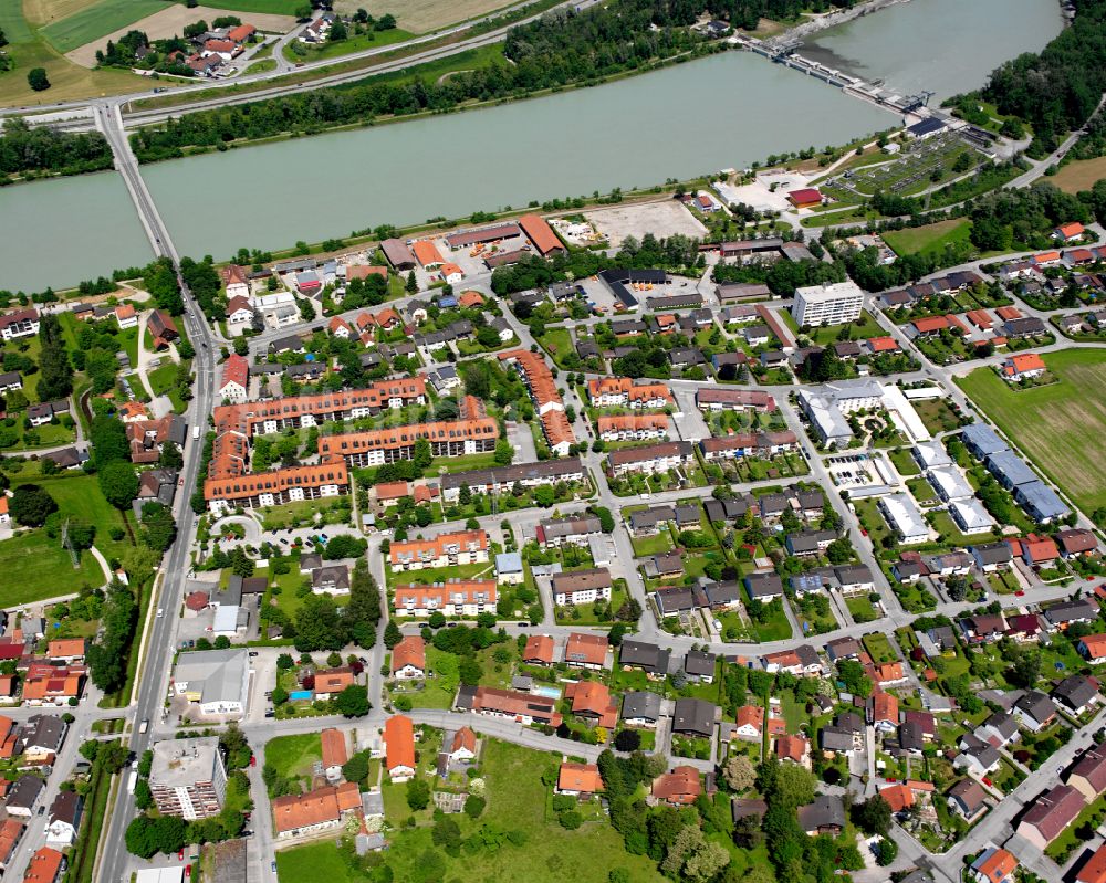 Neuötting aus der Vogelperspektive: Wohngebiet einer Einfamilienhaus- Siedlung in Neuötting im Bundesland Bayern, Deutschland