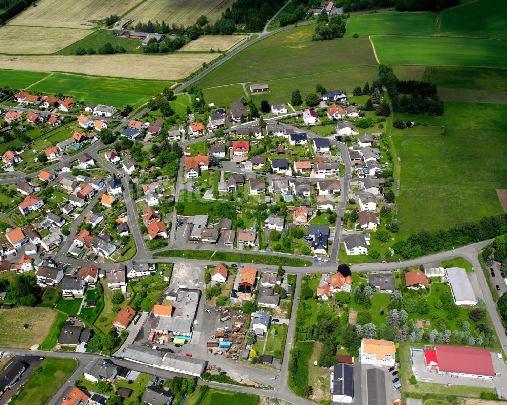 Luftaufnahme Nieder-Ohmen - Wohngebiet einer Einfamilienhaus- Siedlung in Nieder-Ohmen im Bundesland Hessen, Deutschland