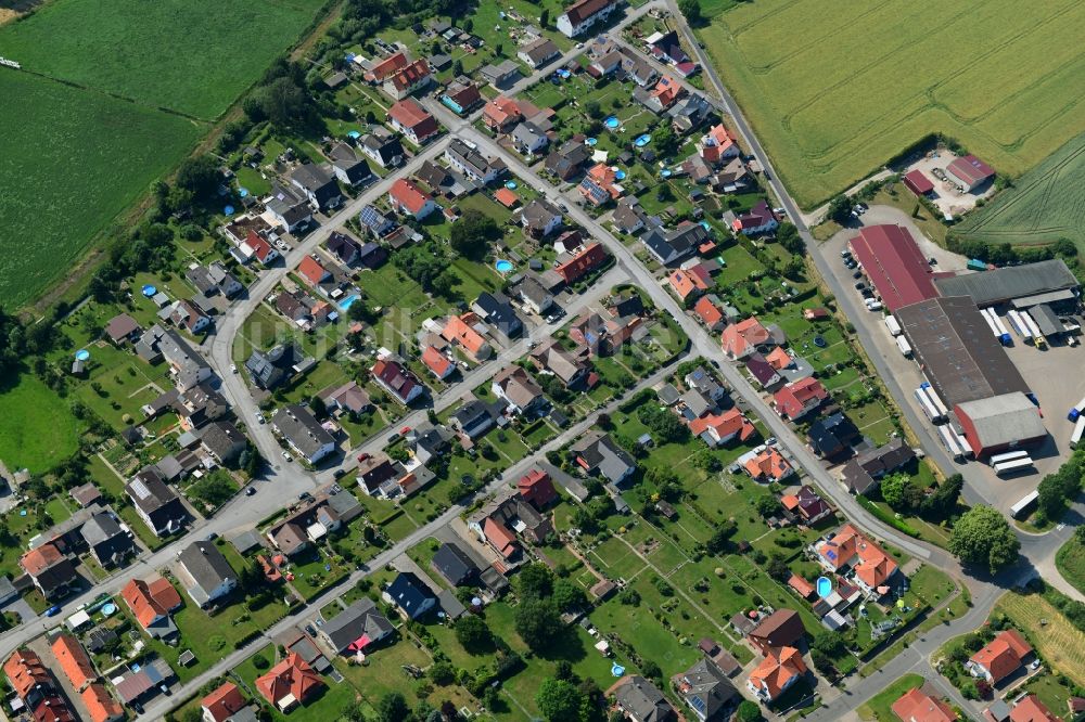 Kalefeld aus der Vogelperspektive: Wohngebiet einer Einfamilienhaus- Siedlung im Bundesland Niedersachsen, Deutschland
