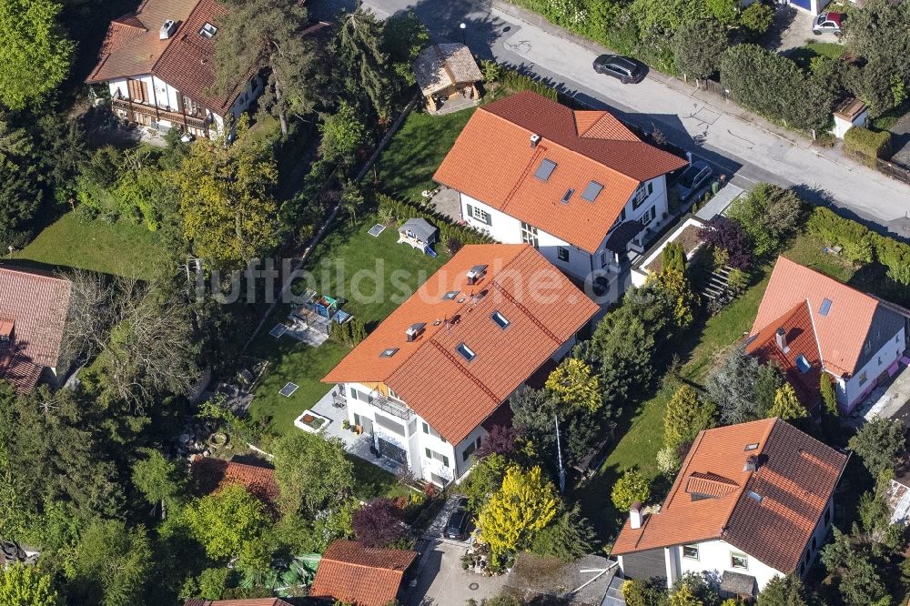 Luftaufnahme Oberhaching - Wohngebiet einer Einfamilienhaus- Siedlung im Ortsteil Deisenhofen in Oberhaching im Bundesland Bayern, Deutschland