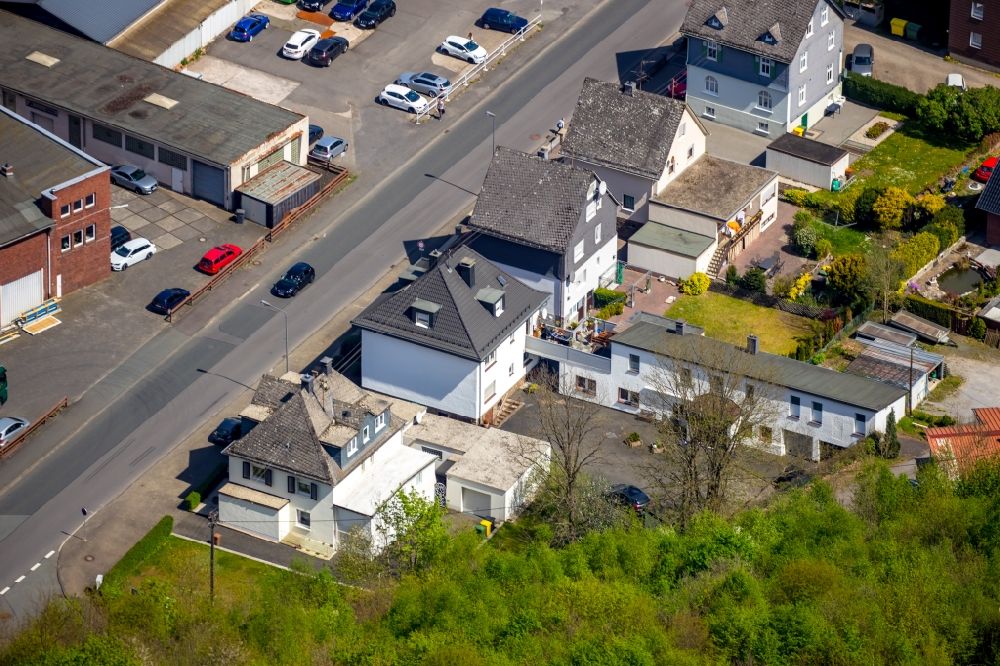 Luftaufnahme Netphen - Wohngebiet einer Einfamilienhaus- Siedlung im Ortsteil Dreis-Tiefenbach in Netphen im Bundesland Nordrhein-Westfalen, Deutschland