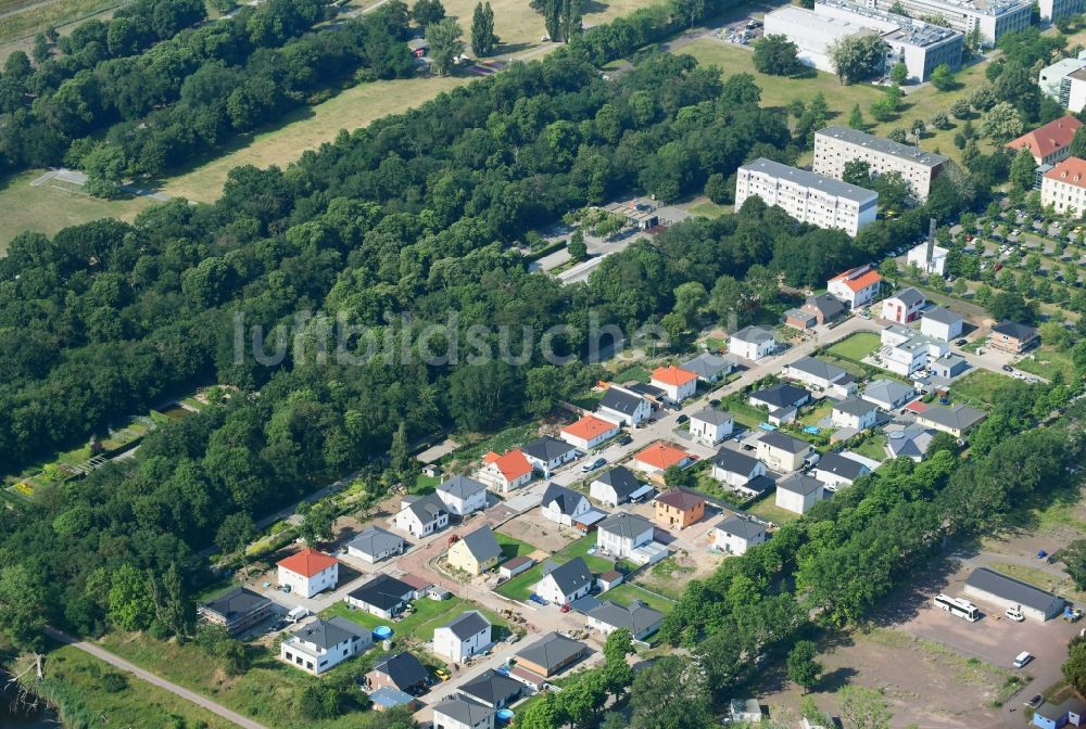 Luftaufnahme Magdeburg - Wohngebiet einer Einfamilienhaus- Siedlung im Ortsteil Herrenkrug in Magdeburg im Bundesland Sachsen-Anhalt, Deutschland