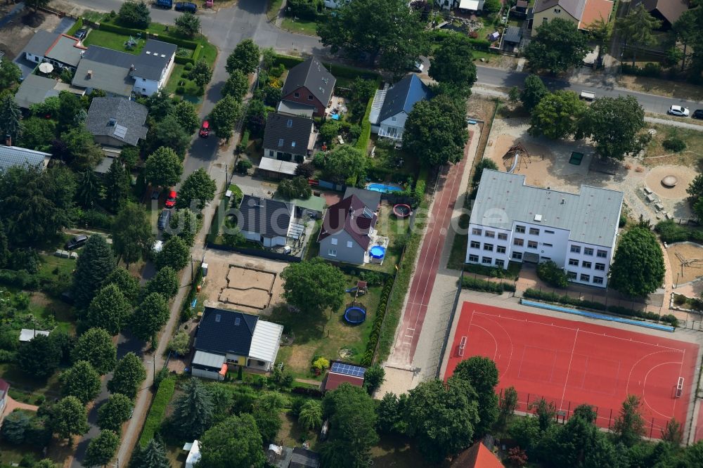Luftaufnahme Berlin - Wohngebiet einer Einfamilienhaus- Siedlung im Ortsteil Kaulsdorf in Berlin, Deutschland