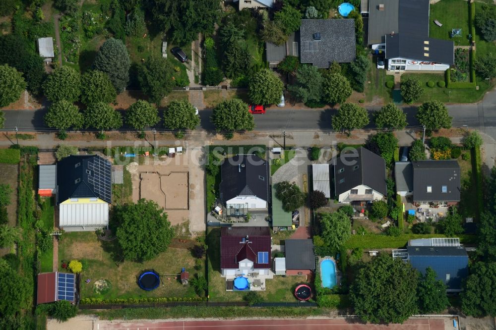Luftbild Berlin - Wohngebiet einer Einfamilienhaus- Siedlung im Ortsteil Kaulsdorf in Berlin, Deutschland