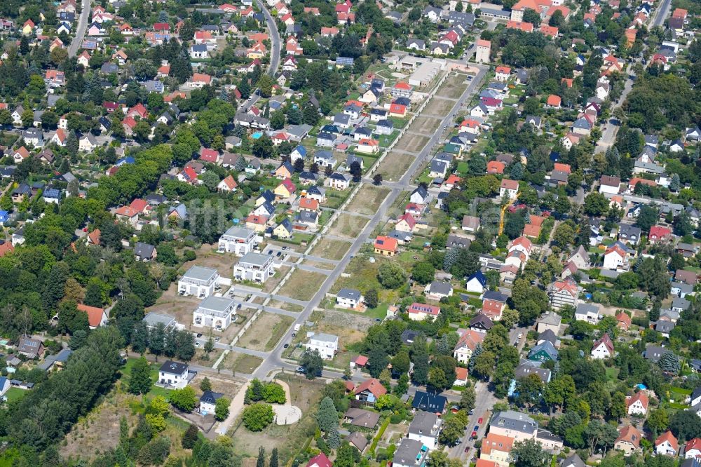 Luftaufnahme Berlin - Wohngebiet einer Einfamilienhaus- Siedlung Pfarrhufenanger im Ortsteil Hellersdorf in Berlin, Deutschland