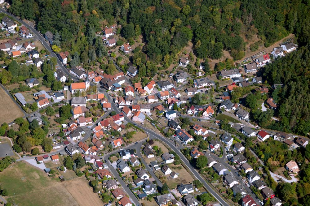 Pflochsbach aus der Vogelperspektive: Wohngebiet einer Einfamilienhaus- Siedlung in Pflochsbach im Bundesland Bayern, Deutschland