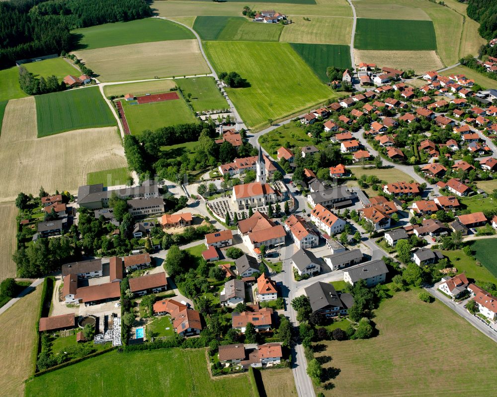 Luftaufnahme Pleiskirchen - Wohngebiet einer Einfamilienhaus- Siedlung in Pleiskirchen im Bundesland Bayern, Deutschland