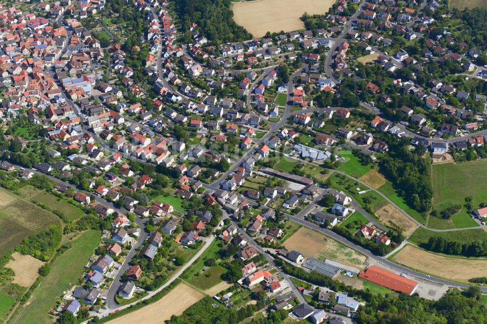 Luftbild Güntersleben - Wohngebiet einer Einfamilienhaus- Siedlung am Rande von landwirtschaftlichen Feldern in Güntersleben im Bundesland Bayern, Deutschland