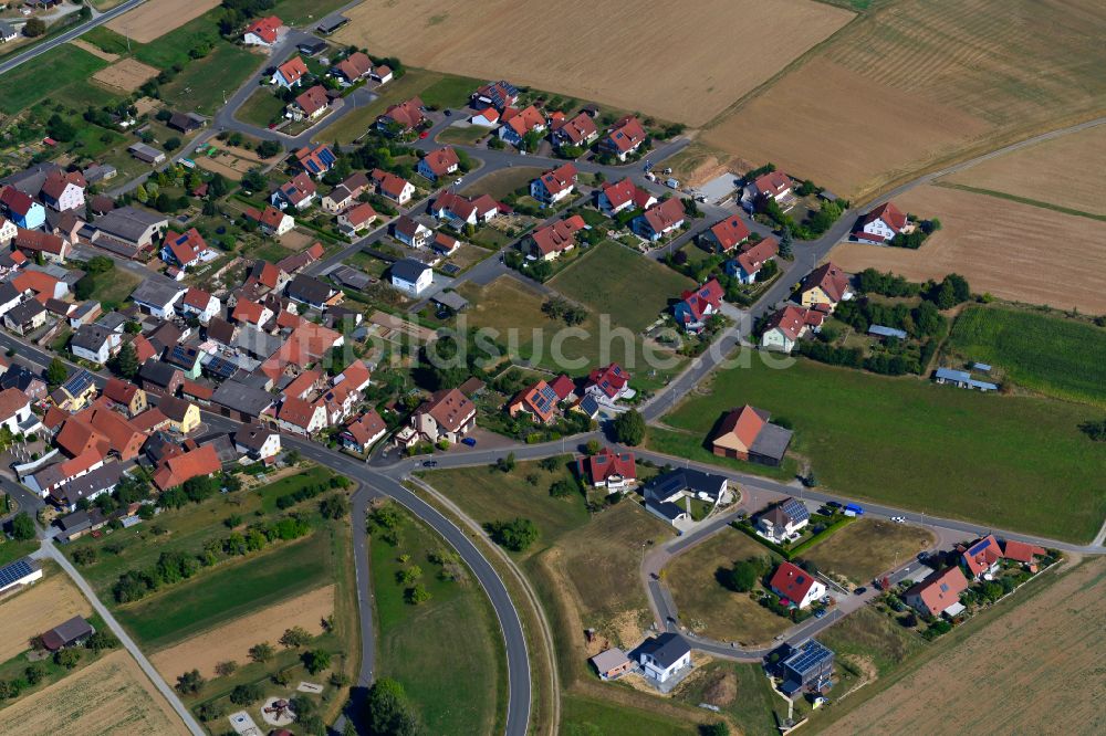 Luftbild Holzkirchhausen - Wohngebiet einer Einfamilienhaus- Siedlung am Rande von landwirtschaftlichen Feldern in Holzkirchhausen im Bundesland Bayern, Deutschland