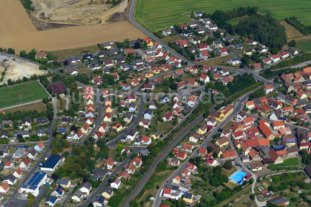 Luftbild Kirchheim - Wohngebiet einer Einfamilienhaus- Siedlung am Rande von landwirtschaftlichen Feldern in Kirchheim im Bundesland Bayern, Deutschland