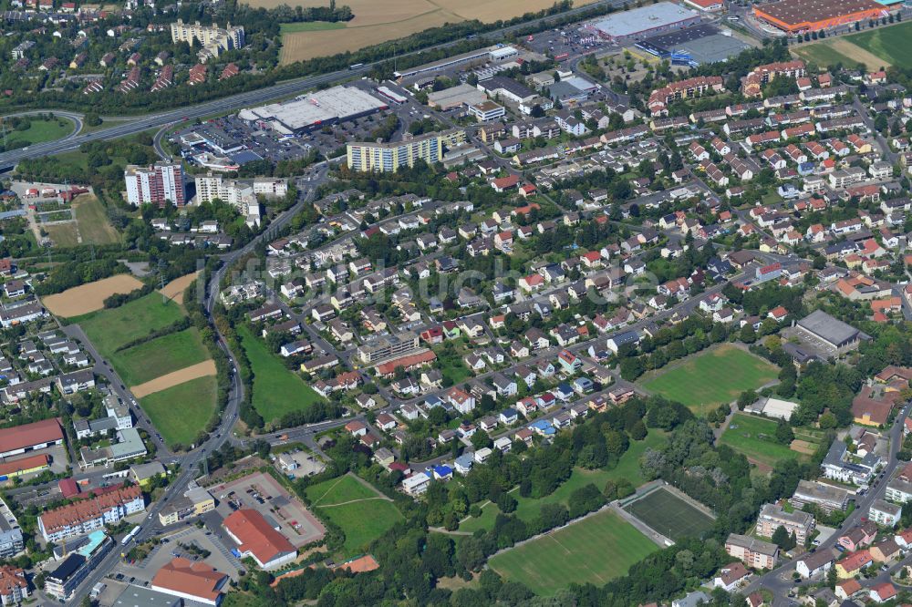 Lengfeld von oben - Wohngebiet einer Einfamilienhaus- Siedlung am Rande von landwirtschaftlichen Feldern in Lengfeld im Bundesland Bayern, Deutschland