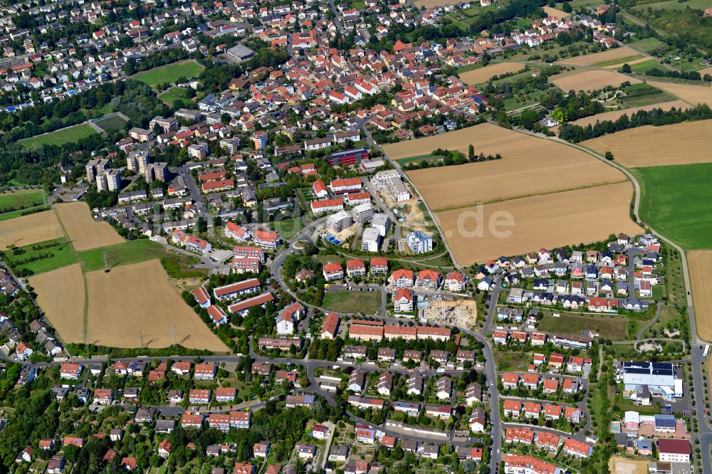 Lengfeld aus der Vogelperspektive: Wohngebiet einer Einfamilienhaus- Siedlung am Rande von landwirtschaftlichen Feldern in Lengfeld im Bundesland Bayern, Deutschland