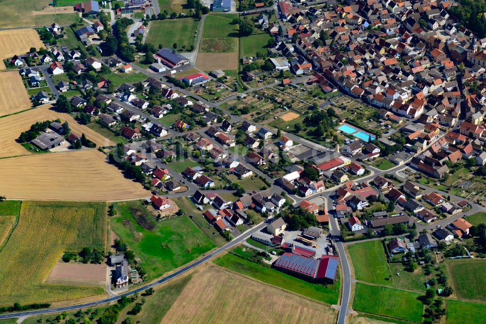 Luftbild Neubrunn - Wohngebiet einer Einfamilienhaus- Siedlung am Rande von landwirtschaftlichen Feldern in Neubrunn im Bundesland Bayern, Deutschland