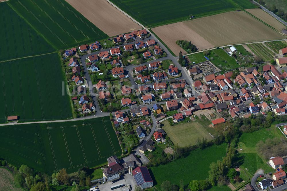Luftbild Obervolkach - Wohngebiet einer Einfamilienhaus- Siedlung am Rande von landwirtschaftlichen Feldern in Obervolkach im Bundesland Bayern, Deutschland