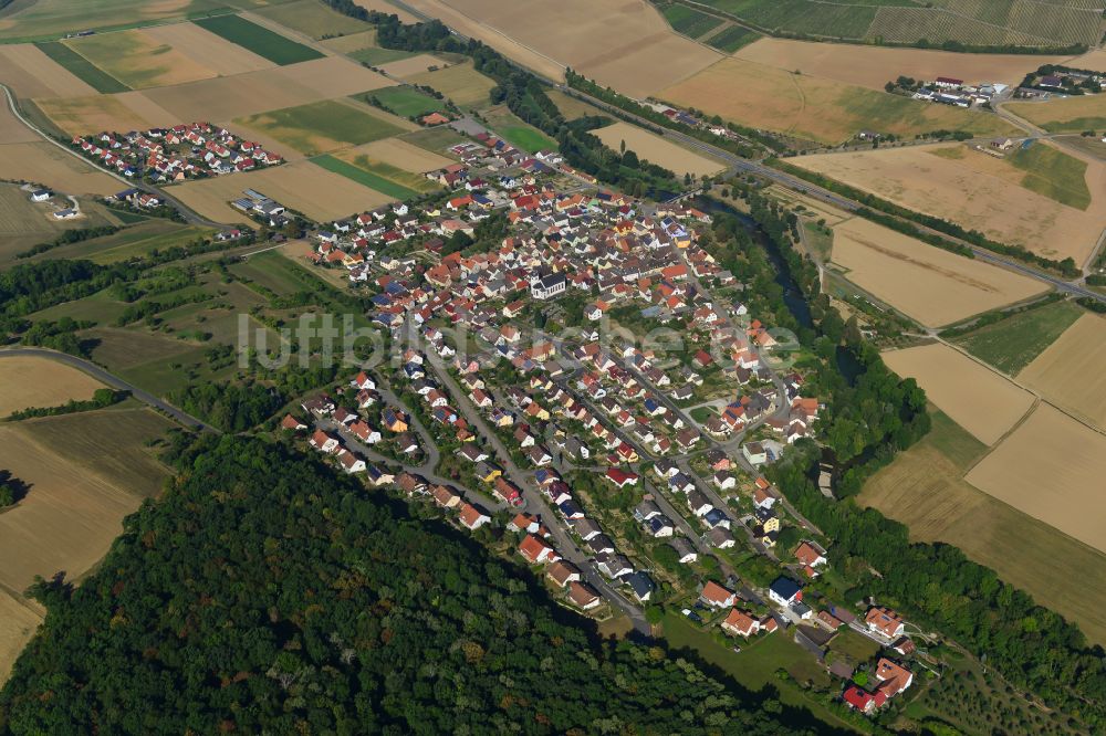 Tauberrettersheim von oben - Wohngebiet einer Einfamilienhaus- Siedlung am Rande von landwirtschaftlichen Feldern in Tauberrettersheim im Bundesland Bayern, Deutschland