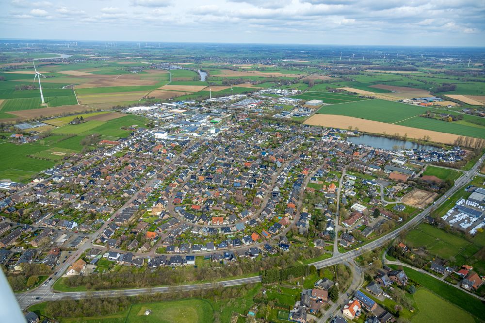 Rees aus der Vogelperspektive: Wohngebiet einer Einfamilienhaus- Siedlung in Rees im Bundesland Nordrhein-Westfalen, Deutschland