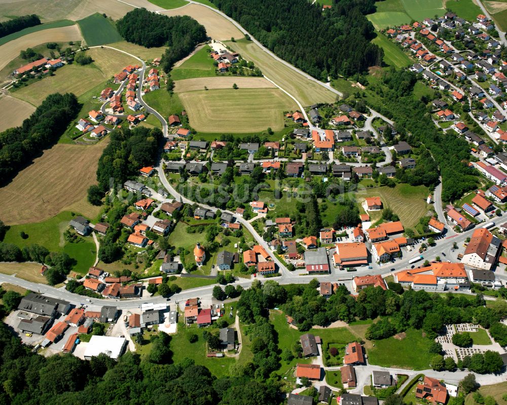 Luftaufnahme Reischach - Wohngebiet einer Einfamilienhaus- Siedlung in Reischach im Bundesland Bayern, Deutschland