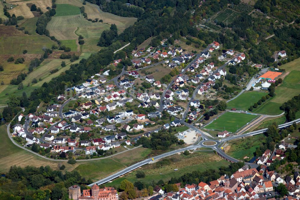 Rieneck aus der Vogelperspektive: Wohngebiet einer Einfamilienhaus- Siedlung in Rieneck im Bundesland Bayern, Deutschland