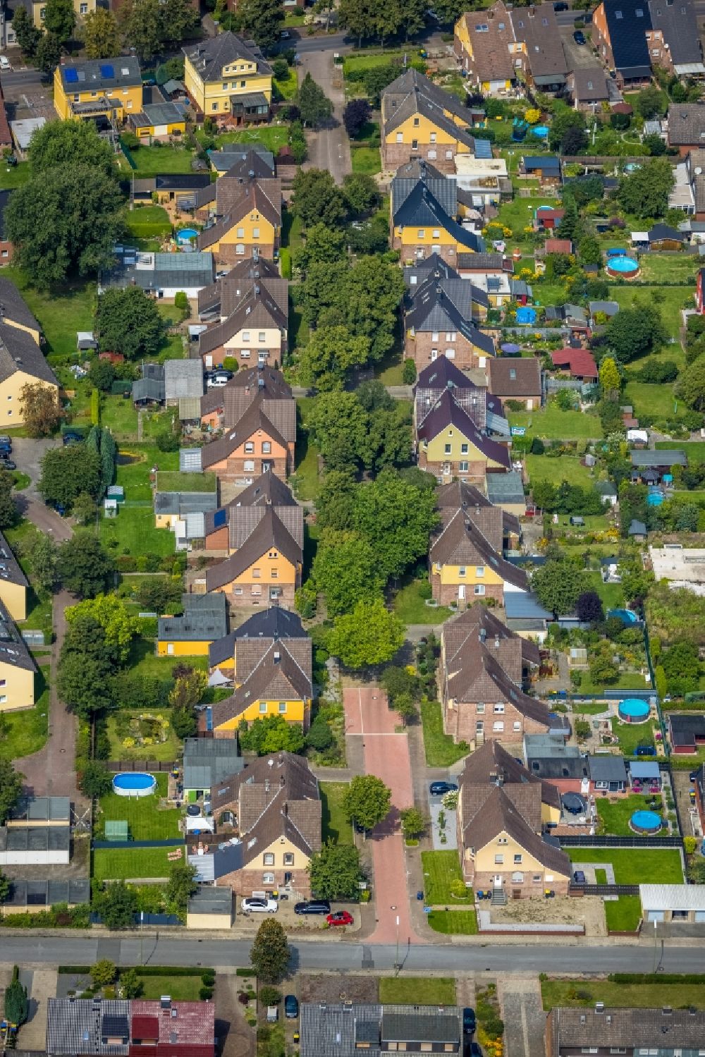 Rünthe von oben - Wohngebiet einer Einfamilienhaus- Siedlung in Rünthe im Bundesland Nordrhein-Westfalen, Deutschland