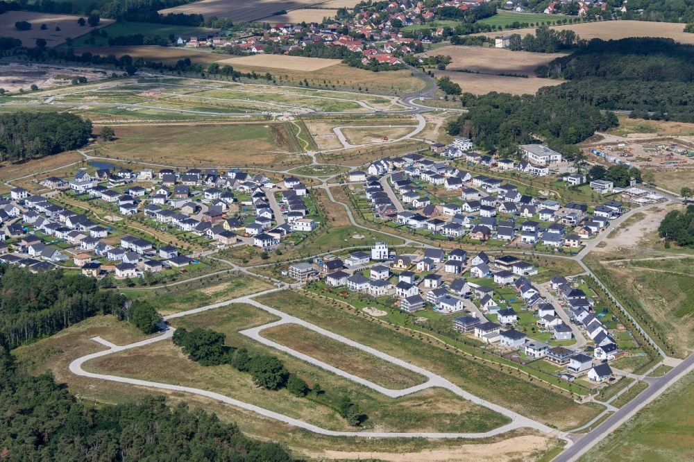 Luftbild Ludwigsfelde - Wohngebiet einer Einfamilienhaus- Siedlung Rousseau Park am Sartrering in Ludwigsfelde im Bundesland Brandenburg, Deutschland