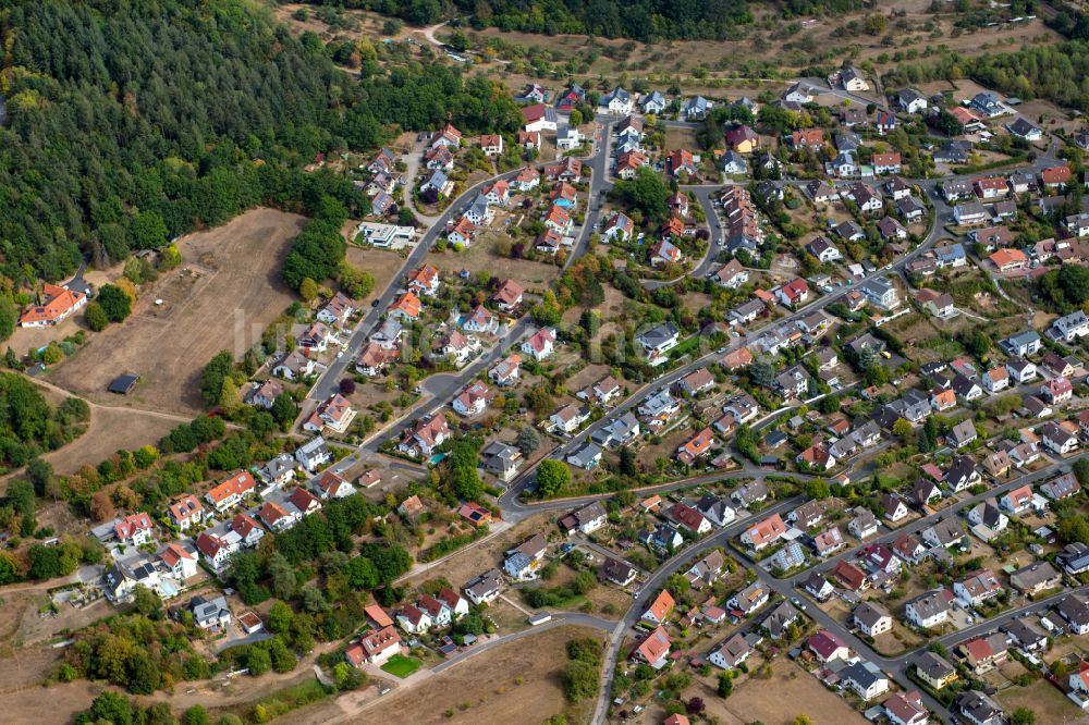 Sackenbach von oben - Wohngebiet einer Einfamilienhaus- Siedlung in Sackenbach im Bundesland Bayern, Deutschland