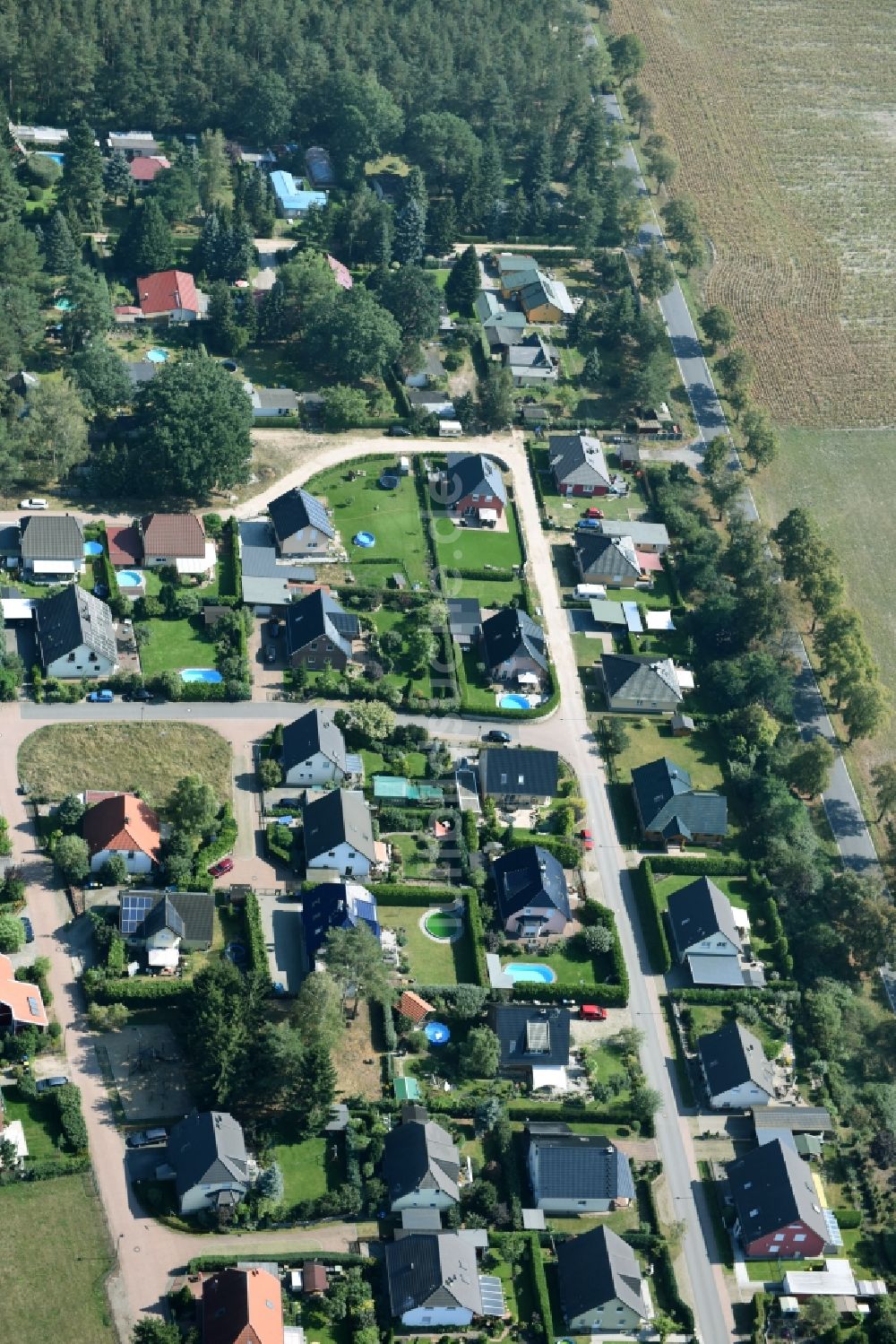 Schönwalde-Glien von oben - Wohngebiet einer Einfamilienhaus- Siedlung in Schönwalde-Glien im Bundesland Brandenburg