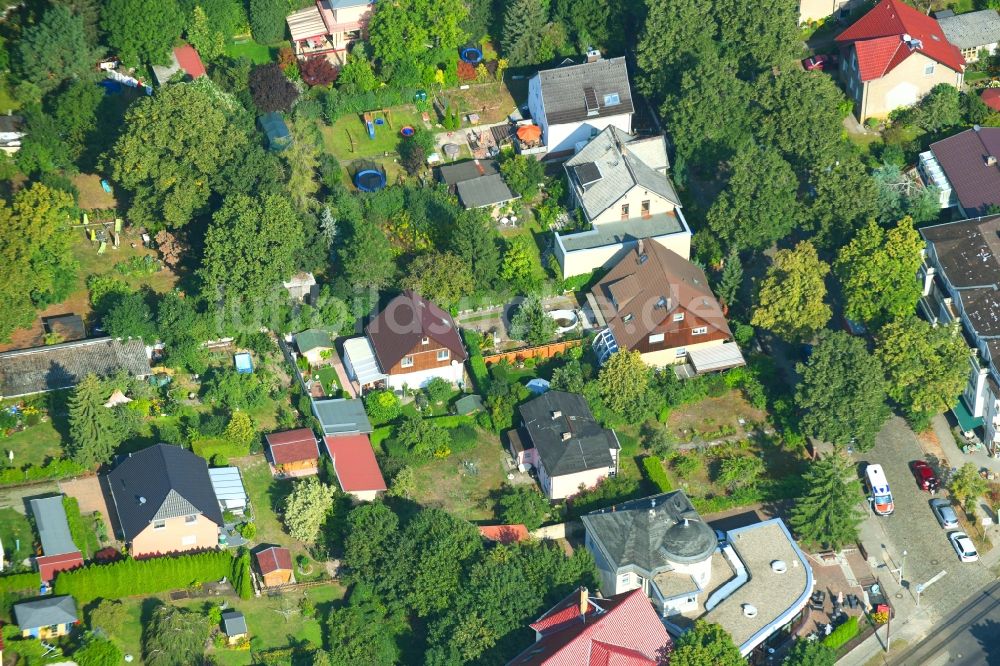 Luftbild Berlin - Wohngebiet einer Einfamilienhaus- Siedlung Seestraße Ecke Hultschiner Damm im Ortsteil Mahlsdorf in Berlin, Deutschland