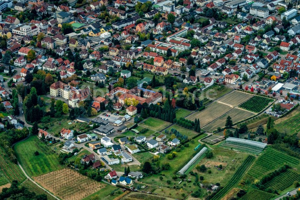 Luftbild Bühl - Wohngebiet einer Einfamilienhaus- Siedlung Sonnhalde mit Kloster im Hintergrund in Bühl im Bundesland Baden-Württemberg, Deutschland