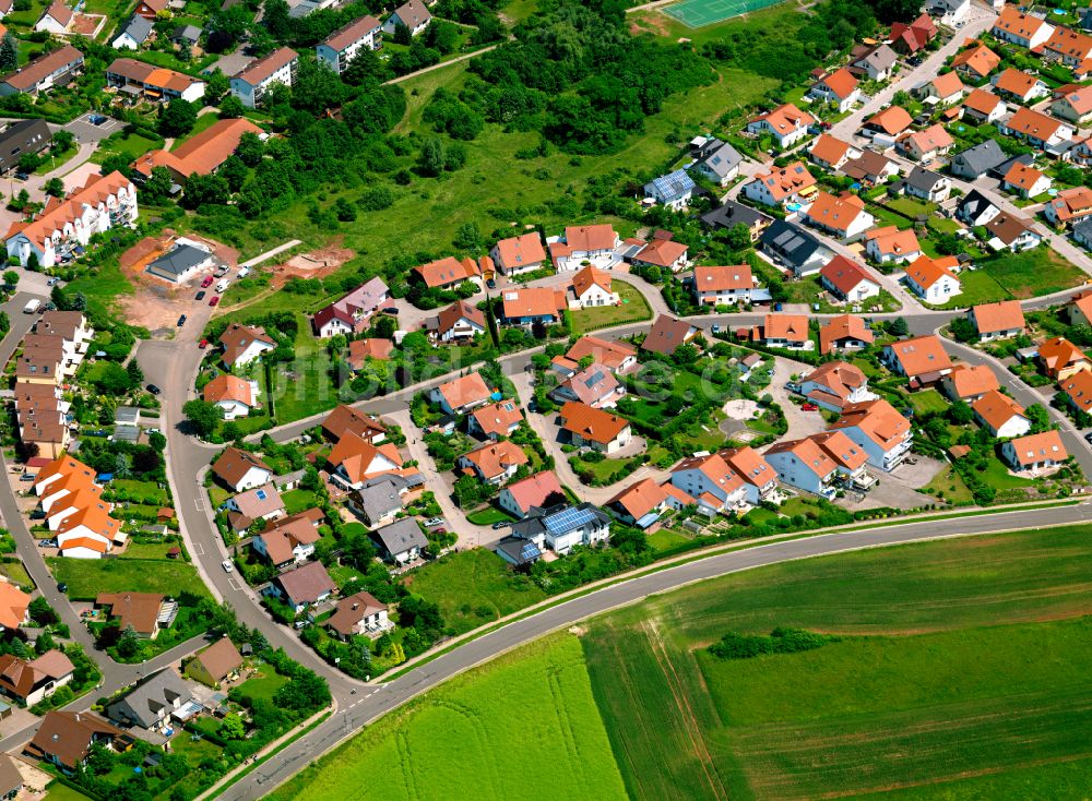 Steinborn von oben - Wohngebiet einer Einfamilienhaus- Siedlung in Steinborn im Bundesland Rheinland-Pfalz, Deutschland