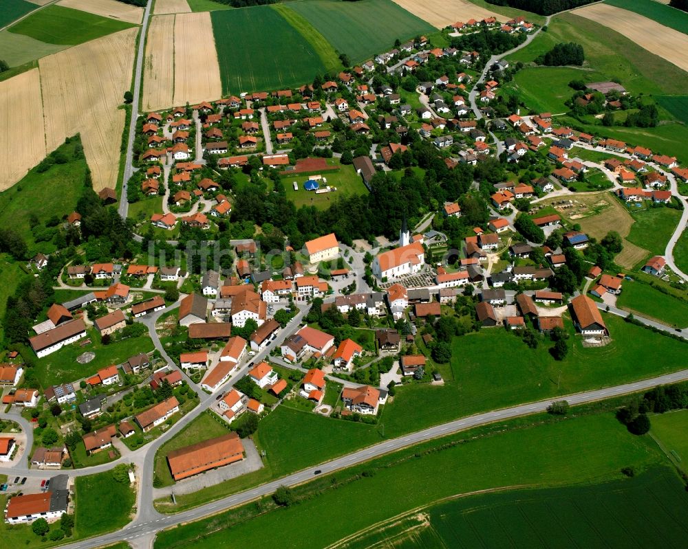 Taufkirchen aus der Vogelperspektive: Wohngebiet einer Einfamilienhaus- Siedlung in Taufkirchen im Bundesland Bayern, Deutschland