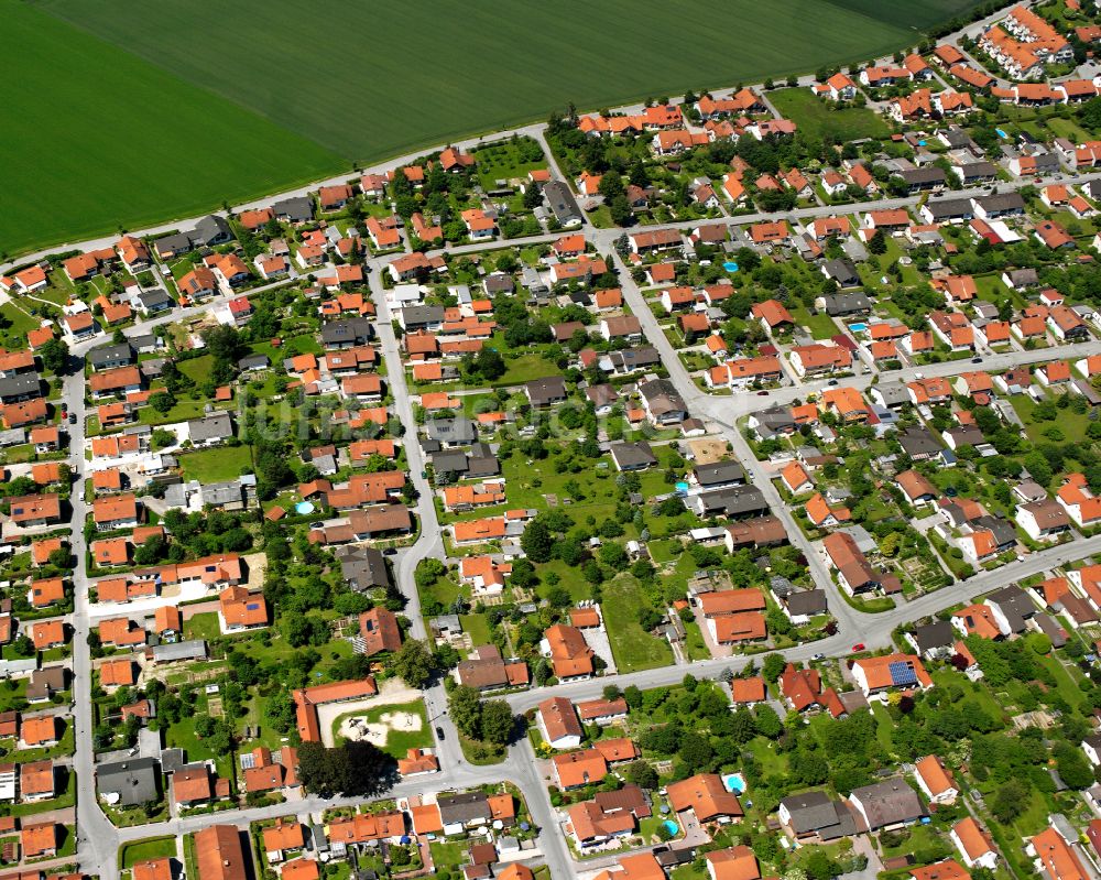 Luftaufnahme Töging am Inn - Wohngebiet einer Einfamilienhaus- Siedlung in Töging am Inn im Bundesland Bayern, Deutschland