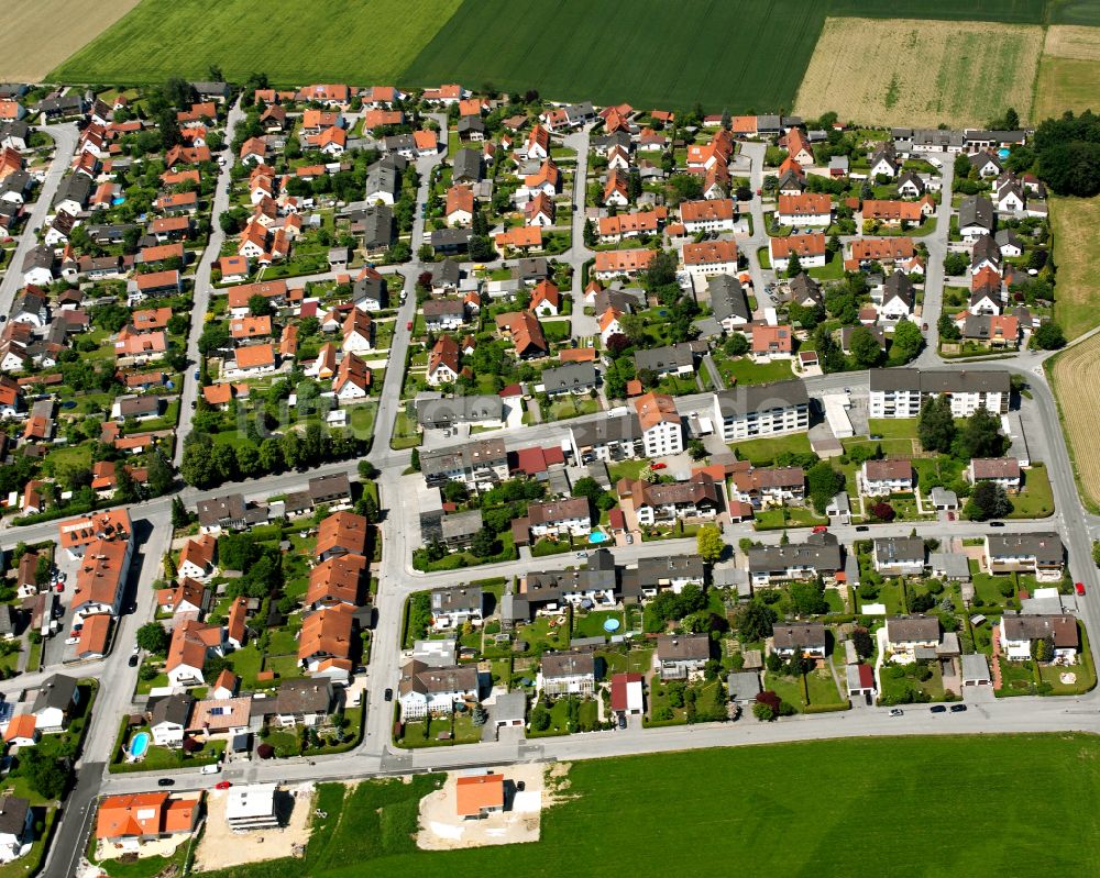 Töging am Inn von oben - Wohngebiet einer Einfamilienhaus- Siedlung in Töging am Inn im Bundesland Bayern, Deutschland