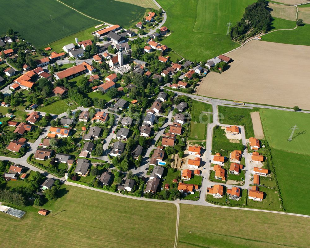 Tyrlaching von oben - Wohngebiet einer Einfamilienhaus- Siedlung in Tyrlaching im Bundesland Bayern, Deutschland