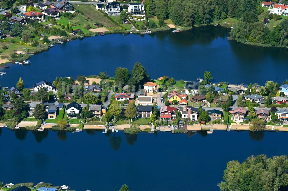 Luftaufnahme Güster - Wohngebiet einer Einfamilienhaus- Siedlung am Ufer des Prüßsee in Güster im Bundesland Schleswig-Holstein, Deutschland