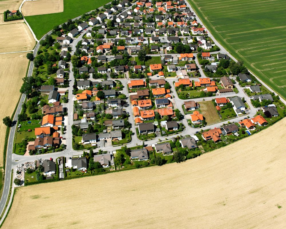 Luftaufnahme Unterneukirchen - Wohngebiet einer Einfamilienhaus- Siedlung in Unterneukirchen im Bundesland Bayern, Deutschland
