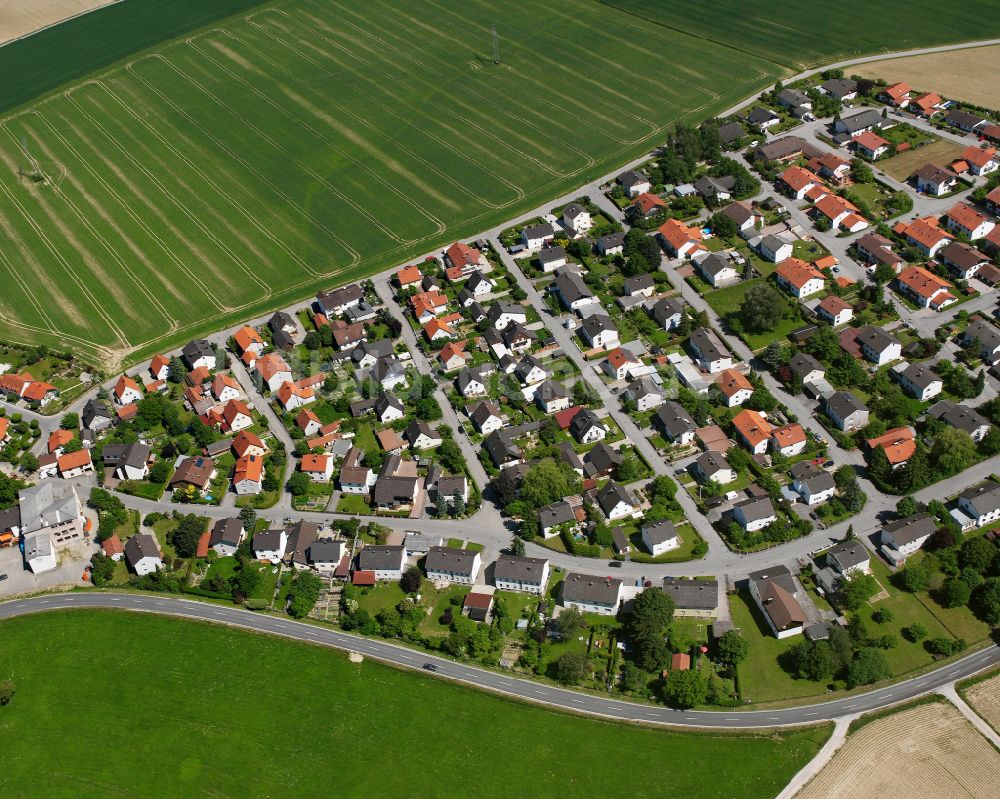 Unterneukirchen von oben - Wohngebiet einer Einfamilienhaus- Siedlung in Unterneukirchen im Bundesland Bayern, Deutschland