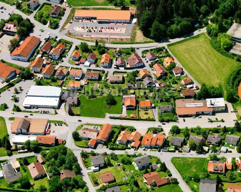 Waldkirchen von oben - Wohngebiet einer Einfamilienhaus- Siedlung in Waldkirchen im Bundesland Bayern, Deutschland