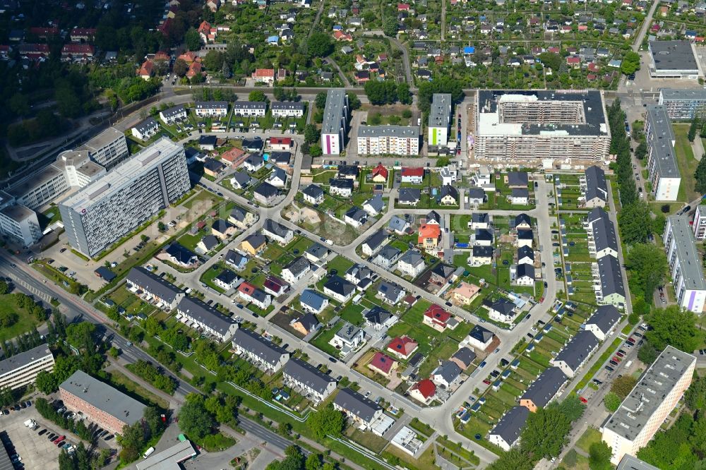 Luftbild Berlin - Wohngebiet einer Einfamilienhaus- Siedlung Wartenberger Straße im Ortsteil Hohenschönhausen in Berlin, Deutschland