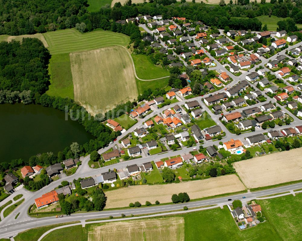 Winhöring aus der Vogelperspektive: Wohngebiet einer Einfamilienhaus- Siedlung in Winhöring im Bundesland Bayern, Deutschland