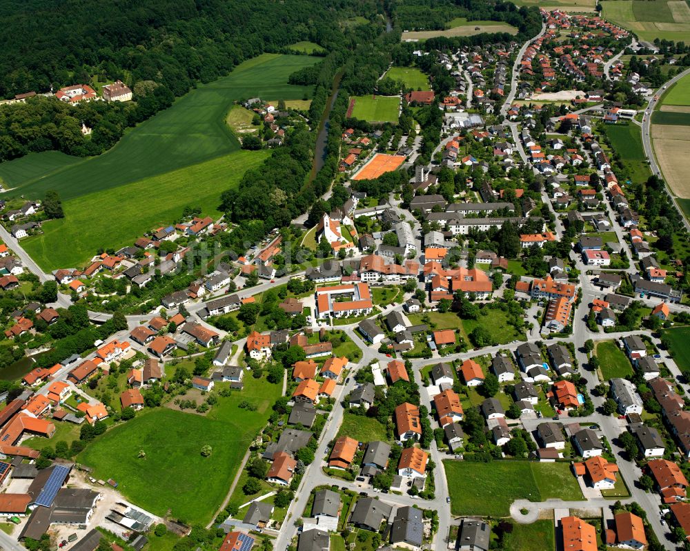 Winhöring aus der Vogelperspektive: Wohngebiet einer Einfamilienhaus- Siedlung in Winhöring im Bundesland Bayern, Deutschland