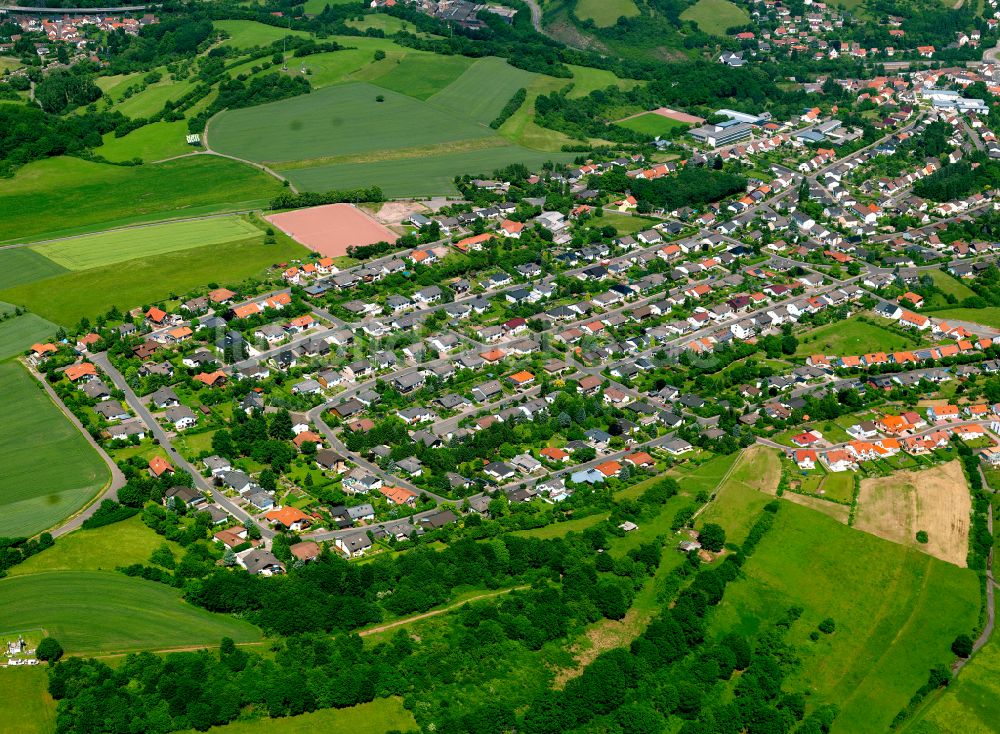 Luftaufnahme Winnweiler - Wohngebiet einer Einfamilienhaus- Siedlung in Winnweiler im Bundesland Rheinland-Pfalz, Deutschland