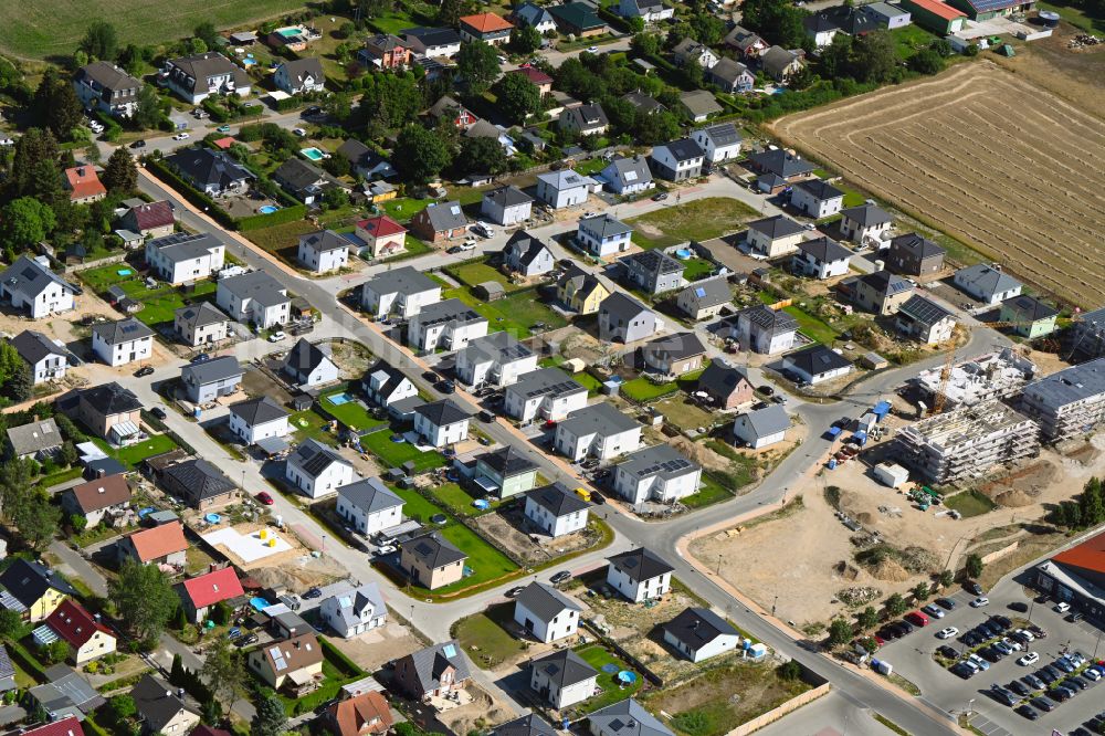Luftaufnahme Bernau - Wohngebiet einer Einfamilienhaus- Siedlung an der Wolfgang-Knabe-Straße in Bernau im Bundesland Brandenburg, Deutschland