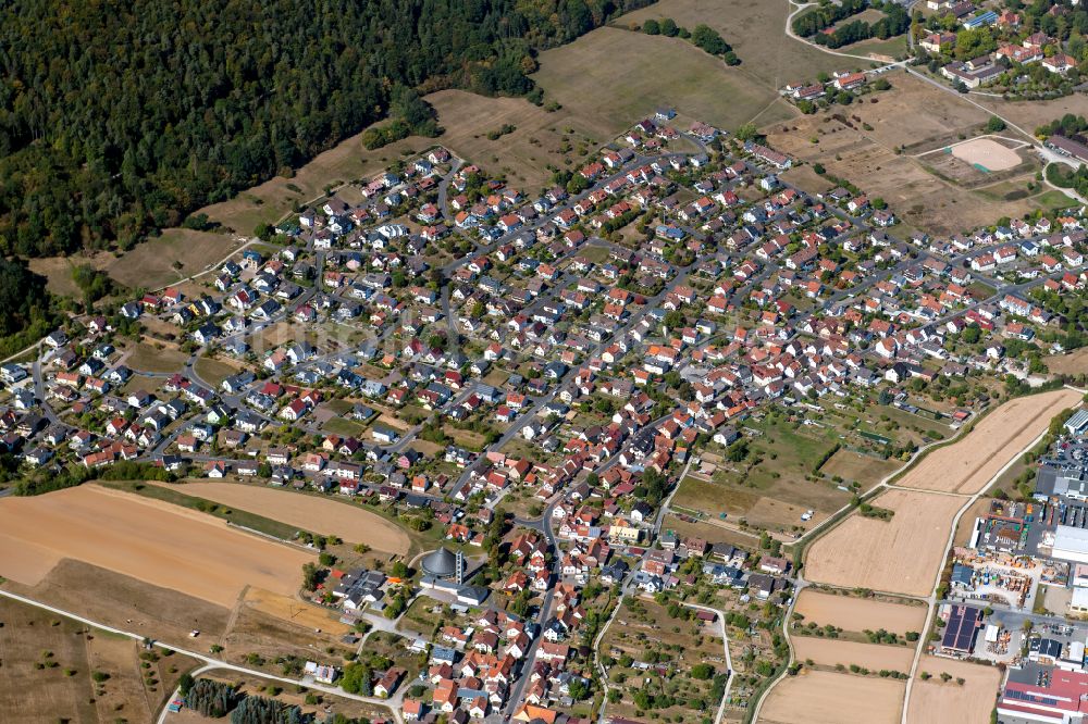 Wombach aus der Vogelperspektive: Wohngebiet einer Einfamilienhaus- Siedlung in Wombach im Bundesland Bayern, Deutschland
