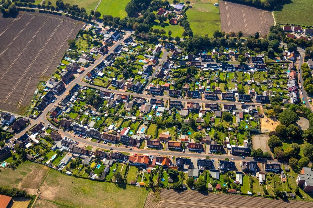Luftbild Hünxe - Wohngebiet einer Einfamilienhaus- Siedlung zwischen Brömmenkamp und Meesenweg in Hünxe im Bundesland Nordrhein-Westfalen, Deutschland