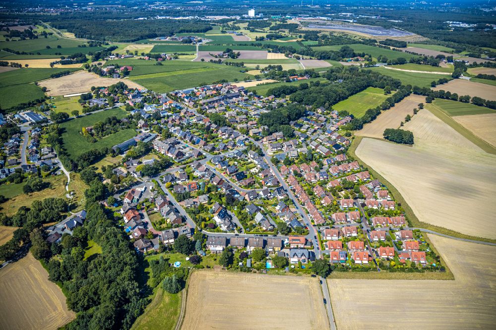 Altendorf-Ulfkotte von oben - Wohngebiet am Feldrand in Altendorf-Ulfkotte im Bundesland Nordrhein-Westfalen, Deutschland